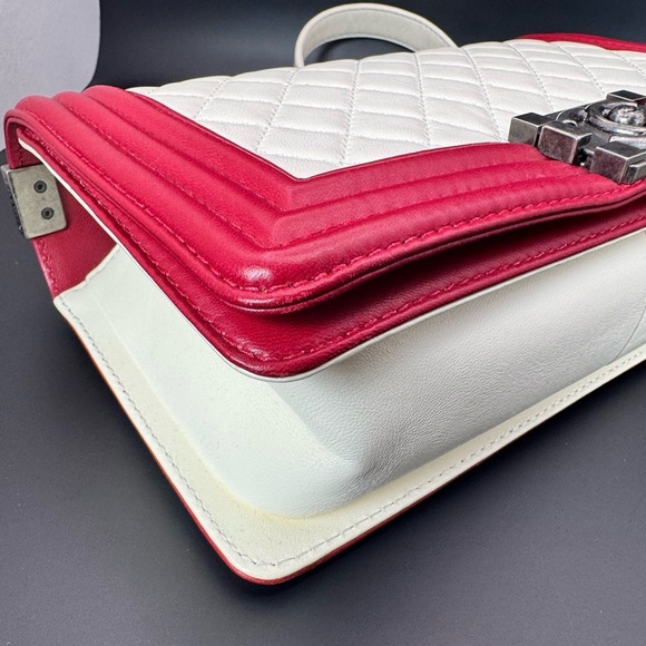 Authentic Chanel Medium Boy Bag – Rare Red & White Quilted Leather - Picture 12 of 15
